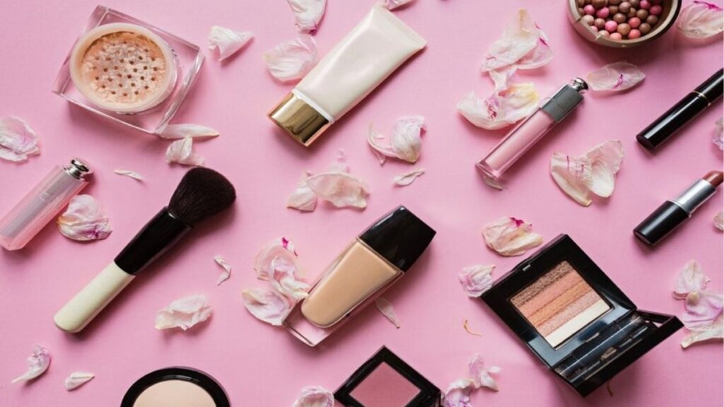 Đồ Trang Điểm Gồm Những Gì? Các Nhóm Mỹ Phẩm Makeup Cơ Bản 3 Primer, kem nền, cushion, concealer và phấn phủ trong nhóm trang điểm nền
