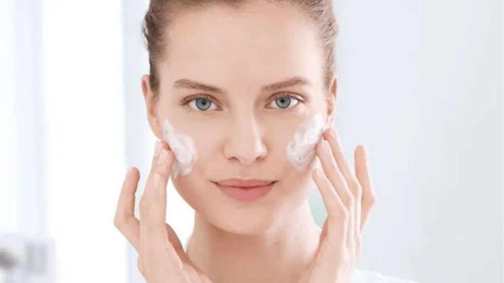 Sữa Rửa Mặt Là Gì? Cách Chọn Cleanser Phù Hợp Với Da 10 Bảy tiêu chí chọn sữa rửa mặt phù hợp với loại da và nhu cầu làm sạch