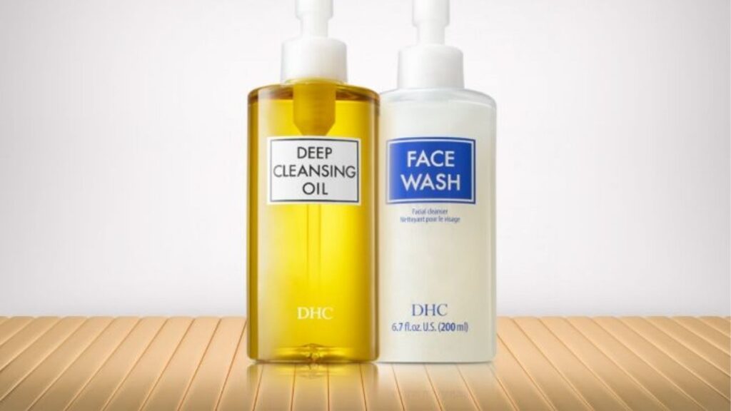 Dầu tẩy trang và sữa rửa mặt trong quy trình double cleansing