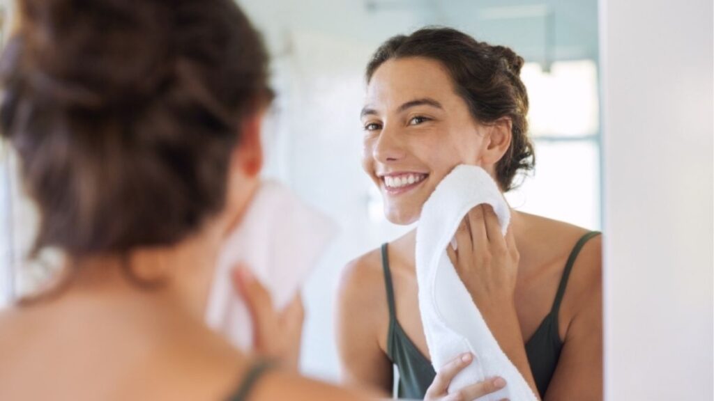 Sữa Rửa Mặt Là Gì? Cách Chọn Cleanser Phù Hợp Với Da 8 Khi nào cần double cleansing với tẩy trang và sữa rửa mặt
