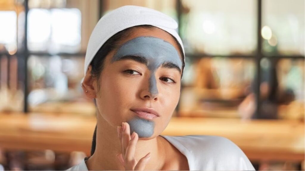Các Bước Trang Điểm Cơ Bản Cho Người Mới Theo Đúng Thứ Tự 9 Cách trang điểm cho da dầu với primer và phấn phủ tập trung vùng chữ T