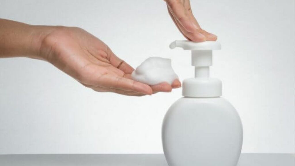 Sữa Rửa Mặt Là Gì? Cách Chọn Cleanser Phù Hợp Với Da 3 Sữa rửa mặt nhiều bọt và ít bọt không phản ánh trực tiếp khả năng làm sạch