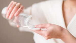 Nước tẩy trang là gì và cách chọn micellar water phù hợp với từng loại da