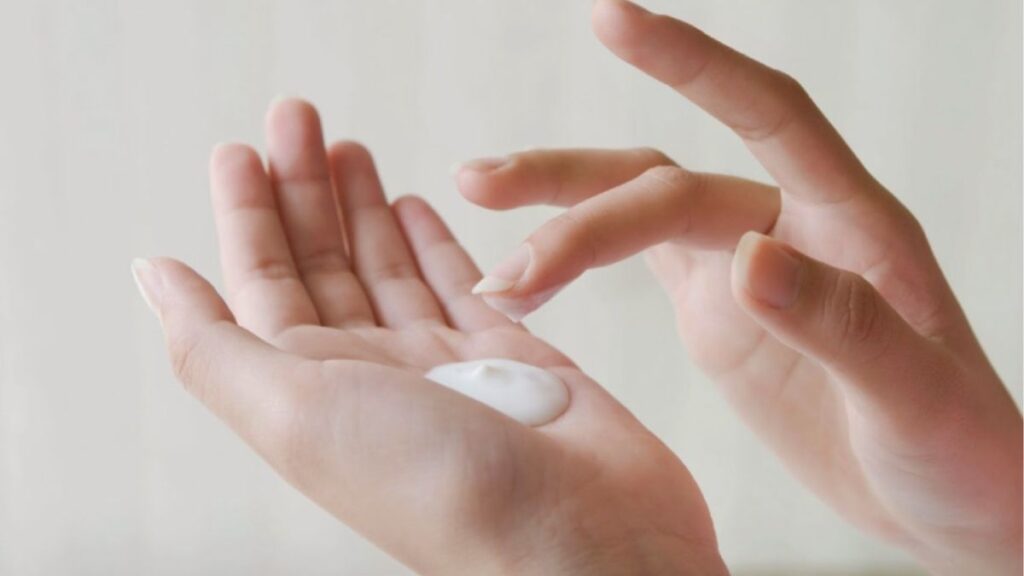Patch Test Là Gì? Cách Thử Mỹ Phẩm Trước Khi Dùng Toàn Mặt 6 So sánh cách patch test mỹ phẩm leave-on và rinse-off theo thời gian tiếp xúc thực tế