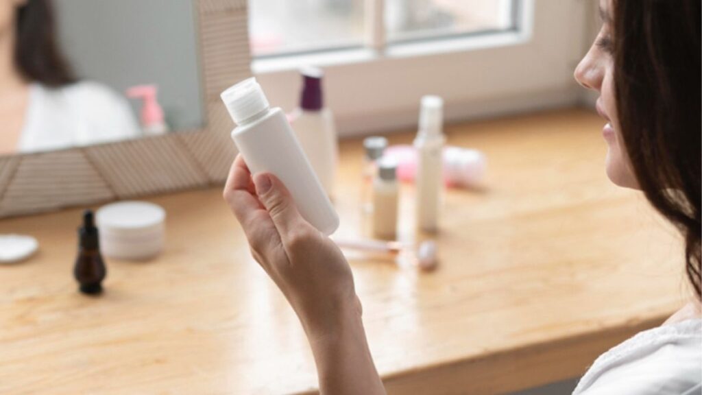 Cách Xem Hạn Sử Dụng Mỹ Phẩm Và Dấu Hiệu Sản Phẩm Đã Hỏng 7 Phân biệt mỹ phẩm tách lớp bình thường và dấu hiệu sản phẩm đã hỏng