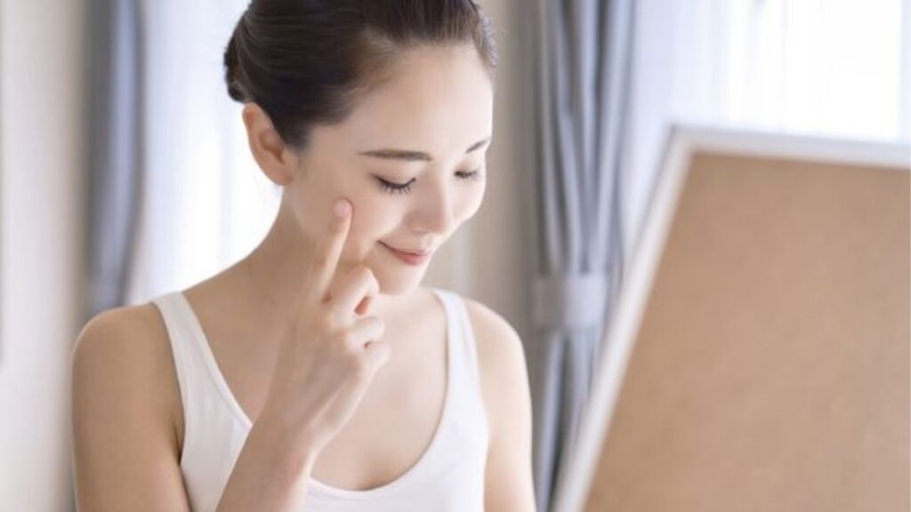 Công dụng của cushion gồm làm đều màu da, tạo độ che phủ và finish cho lớp nền